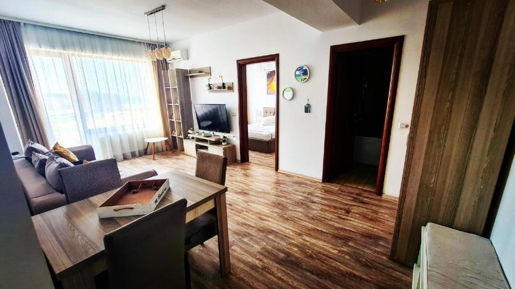 Seaview Cancun Apartments Summerland Mamaia Exteriör bild